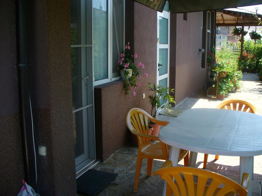 Zora Guest House Приморско Номер фото