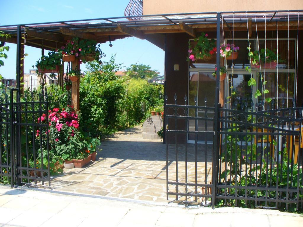 Zora Guest House Приморско Номер фото